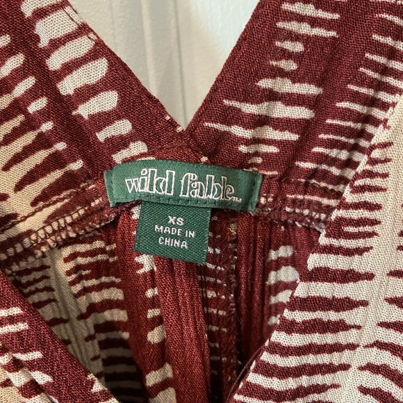 Women’s Deep V Sleeveless Romper - Picture 3 of 3